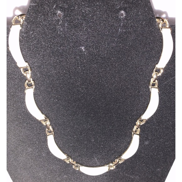 Sarah Coventry Jewelry - Vintage Sarah Coventry White Thermoset Necklace Choker Collar 17" Mint Elegant